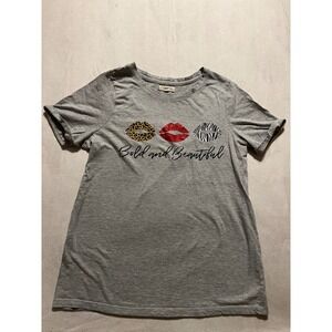 Desiree Women Gray Bold and Beautiful Lips Graphic T-Shirt Small A304232273